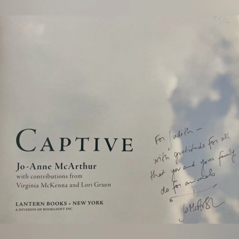 SIGNED Captive animal hardcover book by photojournalist Jo-Anne McArthur - Picture 3 of 4